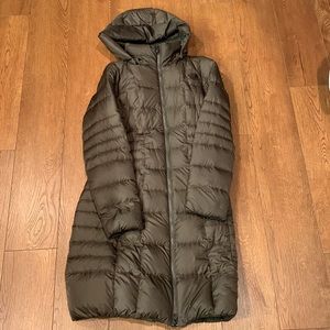North Face 550 jacket with detachable hood